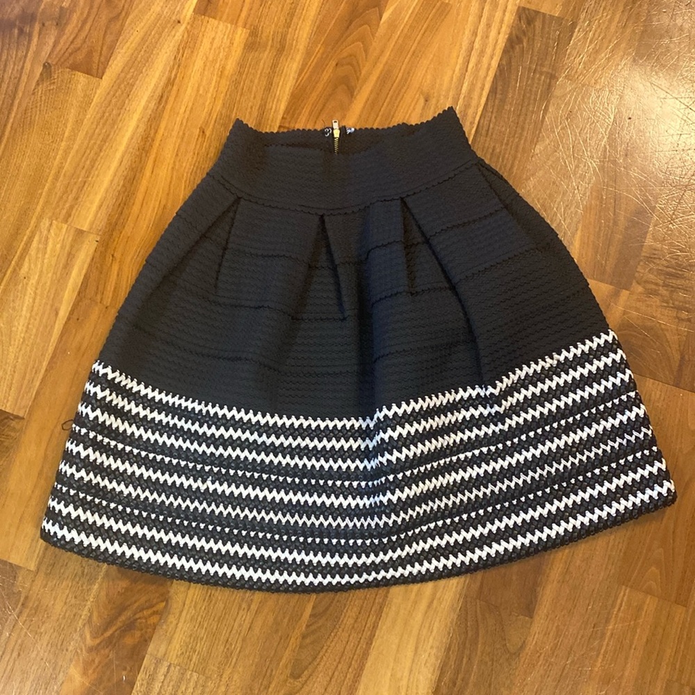 Francesca’s, Mi ami, black with off-white accent, pleaded skirt